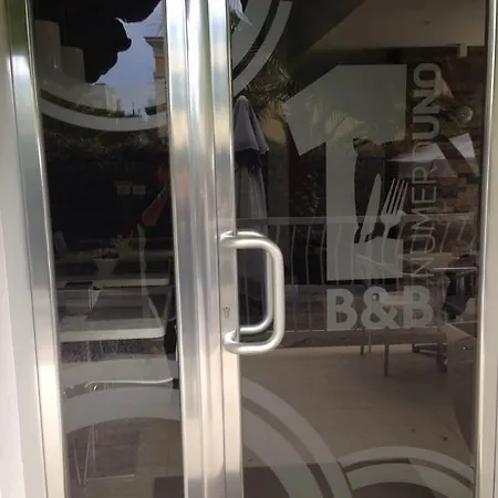 Numero Uno فندق مبيت وإفطار